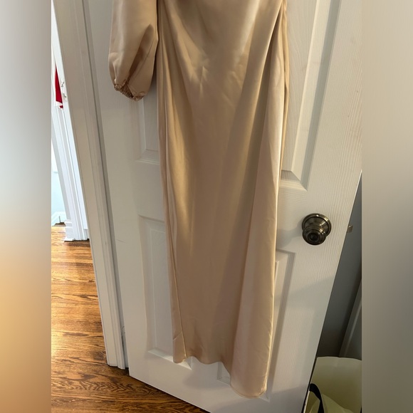 Gown - Picture 3 of 4